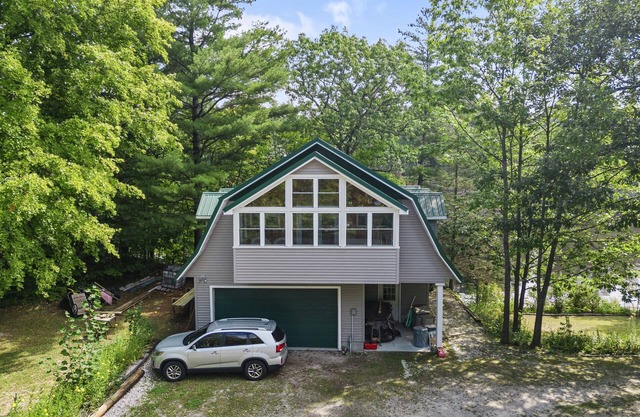 2 BR Lakefront Apartment on Black Lake