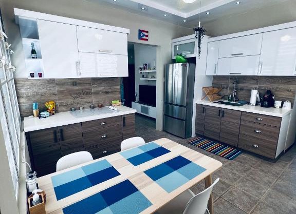 2-BR Modern Oceanfront Apt Steps from Playa Sucia