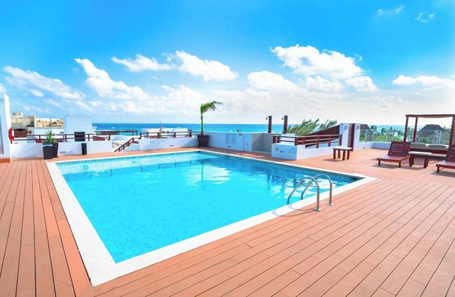 Schritte zum bezaubernden türkisfarbenen Wasser - PH Turquesa in der Casa del Mar.