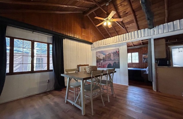 2 BR, walk to beach, volleyball