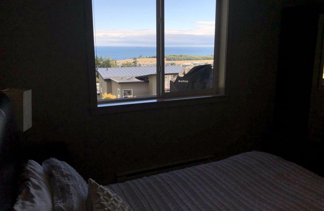 2 BRDM moderne Suite in Royal Bay w / Meerblick