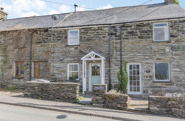 2 Bryn Tirion