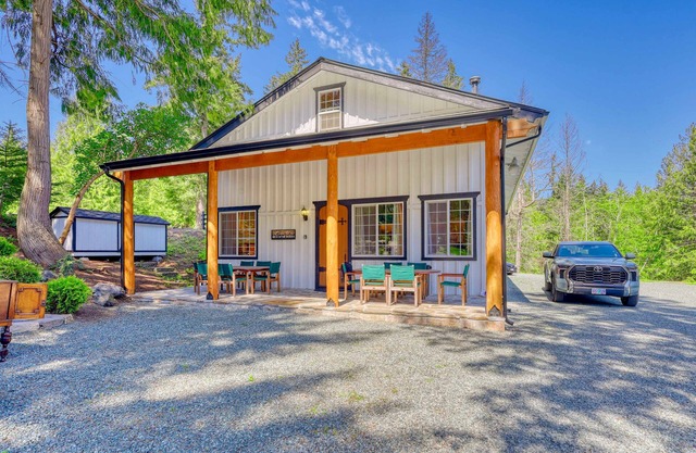 2-Cabin Ranch Retreat Near Lake Trails | Sleeps 15