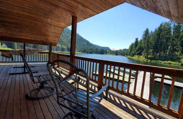 2 cabins private lake front