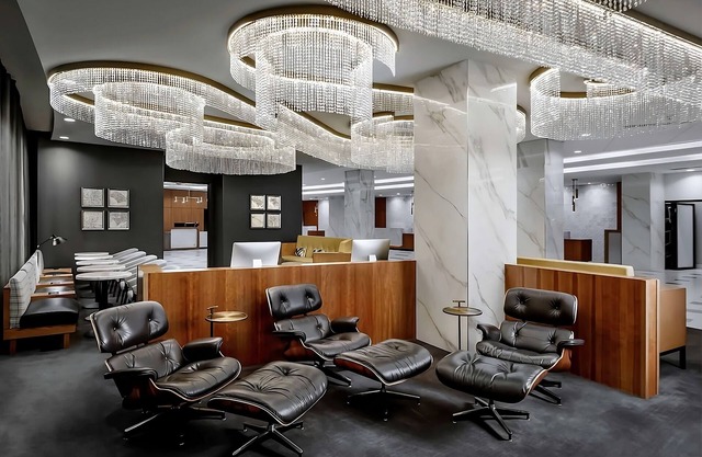 2 Chic Pet Friendly Unit w/Outdoor Pool Near Local Attractions