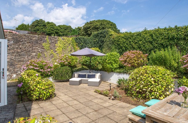 2 Coachman's Cottage, Hillfield, DARTMOUTH