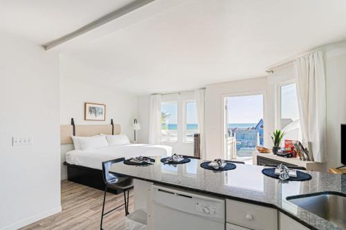 2 Coastal Studios at Cayucus Beach Access Ocean Views