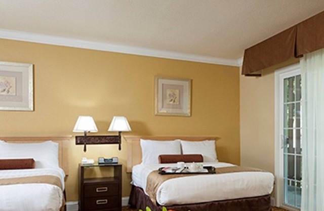 2 Comfortable Room with Heated Pool, Free Breakfast & Parking in Palo Alto