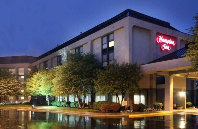 2 Connecting Suites with Three Beds and One Sofabed at a Full Service Hotel by Suiteness