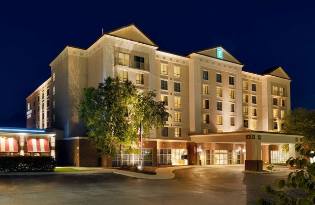 2 Connecting Suites with Three Beds and Two Sofabeds at a Full Service Hotel by Suiteness