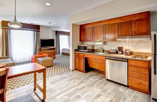 2 Connecting Suites with Two Beds and Two Sofabeds at a Full Service Hotel by Suiteness