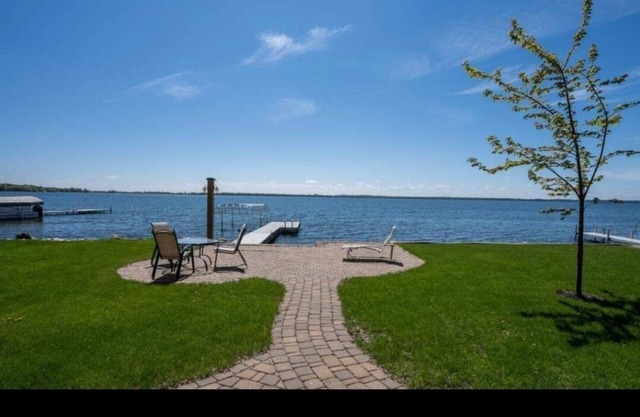 2 cozy cottages on Green Lake. NEW AUG & SEPT 2022 dates opened