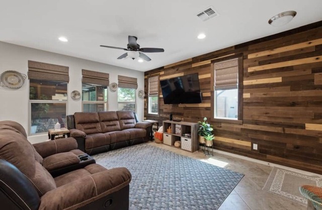 2 Deluxe Suites, Gated Community, near State Farm Stadium, Westgate, Top Golf