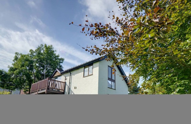 Für ausgezeichnete Spieleinrichtungen und erstklassige Unterkünfte, probieren Sie dieses schöne Landhaus mit reizendem aus