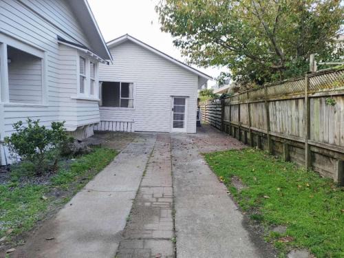 2 Double Bed including 1 double sofa bed Studio at Epsom