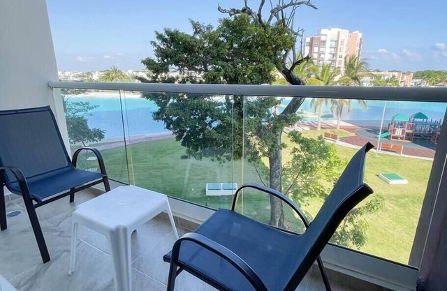2 drrms, Pool, WiFi, A/C