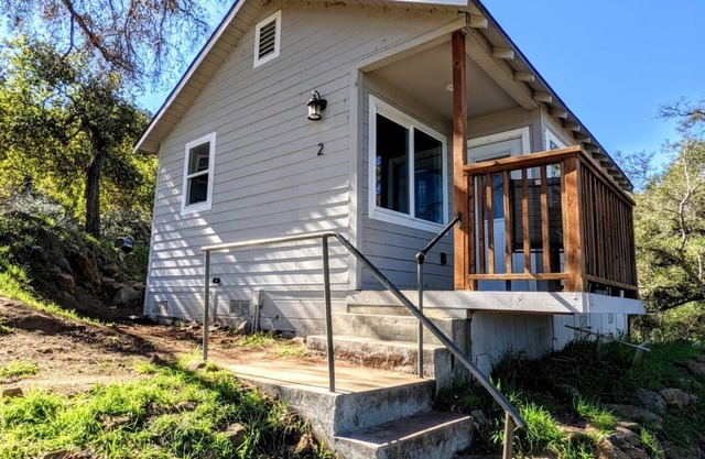 # 2. Eagle's Perch - 1 Bedroom Cabin with Fireplace & Views