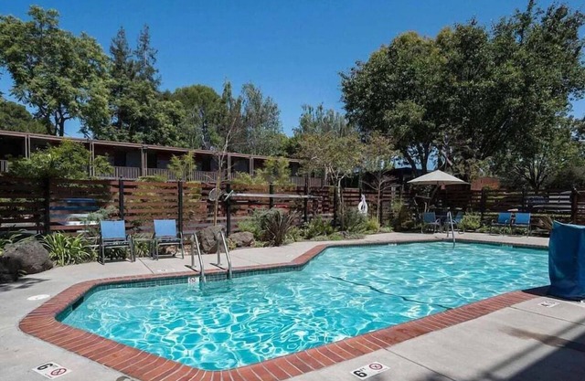 2 Eco-Friendly Room with Free Breakfast, Outdoor Pool, Balcony & Parking