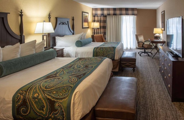 2 Family-Friendly Units w/ Pools – 10 Min to Hersheypark Excitement!