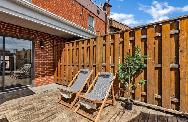 2-Floor Urban Escape for 6 - Patio Charm