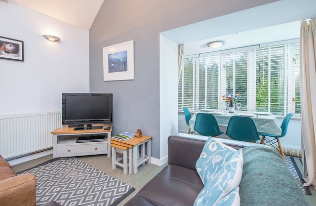2 Grove Stables, Holiday Cottage St Davids, Sleeps 4, 2 bedrooms, bathrooms