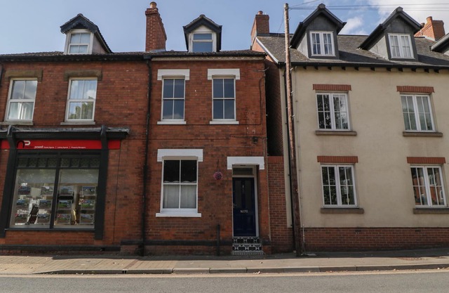 2 HIGH STREET, pet friendly, with open fire in Newent
