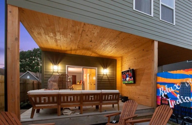 2 Homes in 1! 2 SPAs, Sleeps 16, Near Downtown!