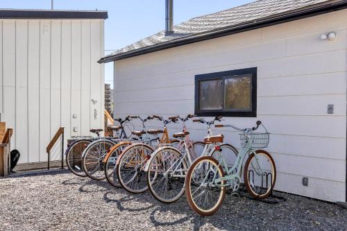 2 Homes In One! Hot Tub Bikes Near Downtown