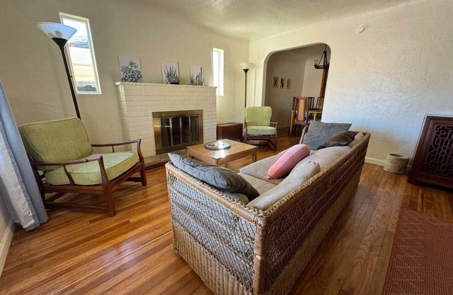 4BR compound with 2 houses and POOL near UA, downtown, good restaurants.