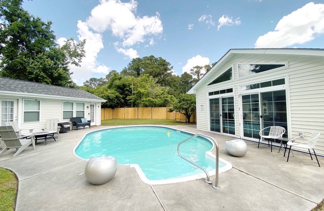 2 HOUSES!! Dreamy Villa & Tiny House! Large pool!