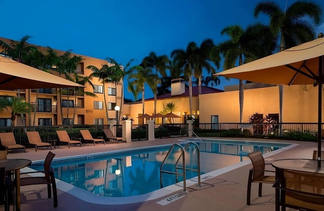2 Inviting Suites Perfect for Families, Heated Pool & On-Site Market Convenience