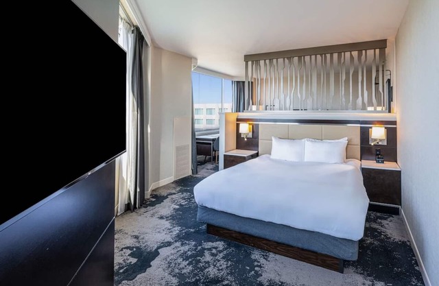 2 Junior King Suite at Grand Bay San Francisco Hotel, Onsite Pool & Pets Allowed