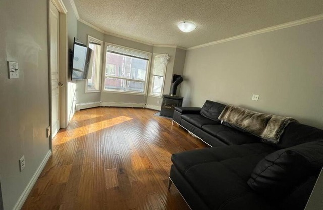 2 K-beds; 2 baths, Downtown; Parking; Pet friendly