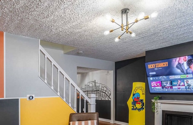 2 King Beds | Free Parking | Arcade | Fire Pit
