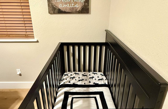 2 King Beds, Peaceful Family Cabin