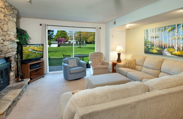 2 King Master Suites, Outside heated pool, Close to Dunes