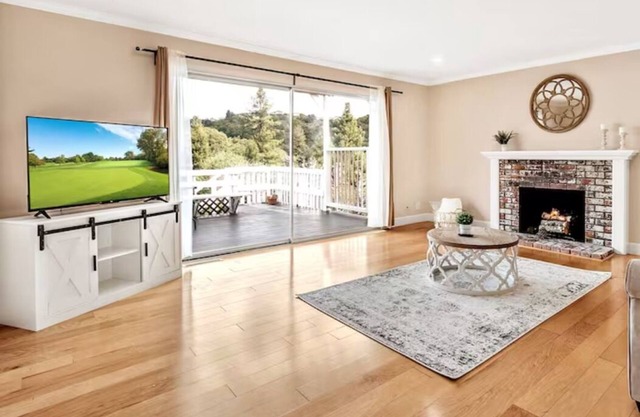 2 Kings bed french country house with a View and Hot tub