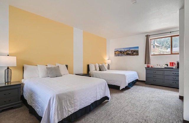 2 Kings, Boutique Mountain Motel Suite near Hiking & MTB Park, Idaho Springs
