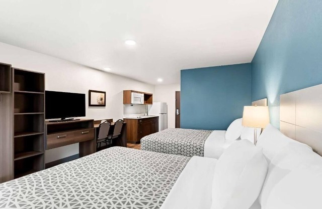 2 Kitchen-Equipped Units in Commerce City – 15 Min to Central Denver Attractions