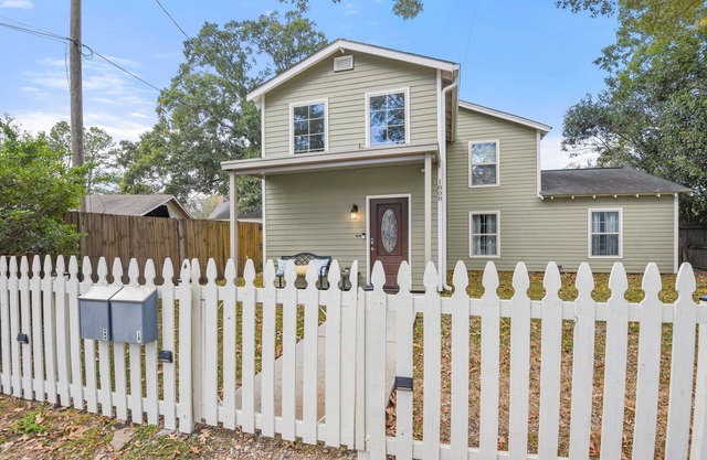 2 Kitchens|Mid City & LSU|Spacious 3 BR|Gated Yard