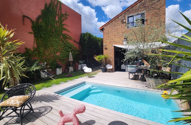 2 large houses with swimming pool 3km from Paris Champs Elysées near Olympic Games 2024