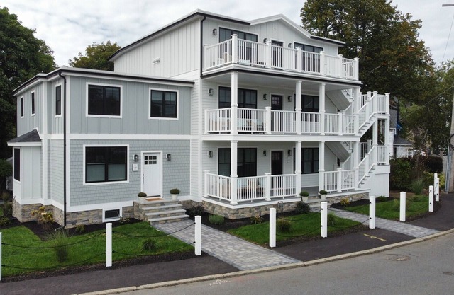 2 level 3BR/2.5BA located across from golf course and 1/4 mile from local beach