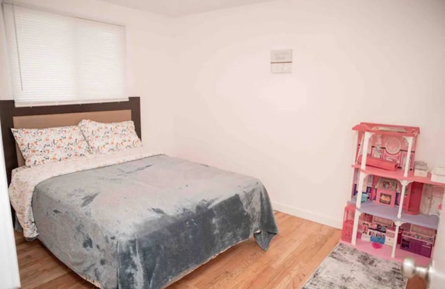 2 LG BD, In a private home, close to the Airport/Boeing