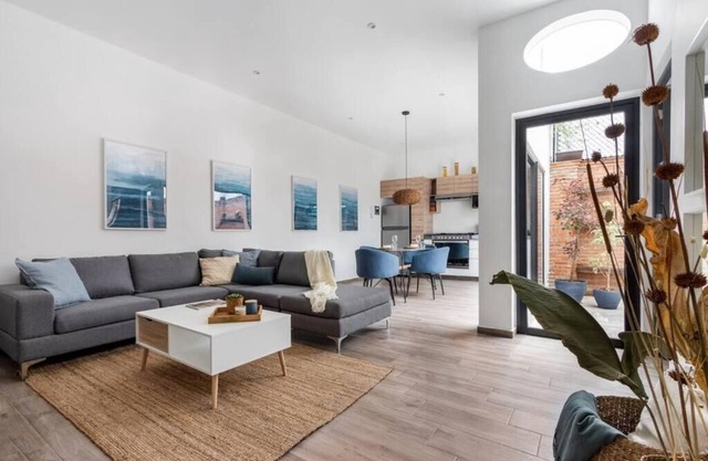 2) Maria Private Apartment with Private Terrace South Rome