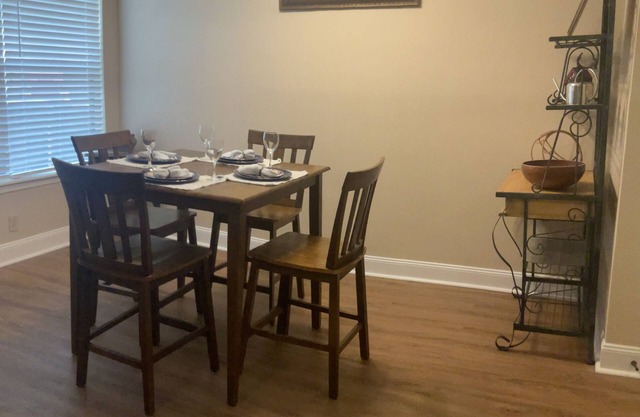 2 Master Bedrooms -Very Clean- Recently Remolded 2 Patios Park at front door