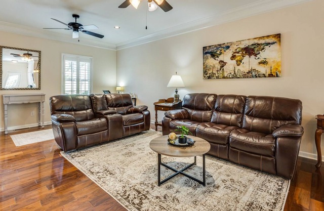 2 Master Suites, GameRoom and less than 2 miles to ETSU