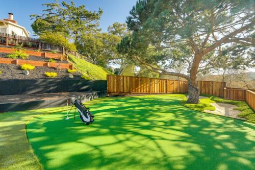 2 Mi to Beach Home with Patio in Del Rey Oaks!