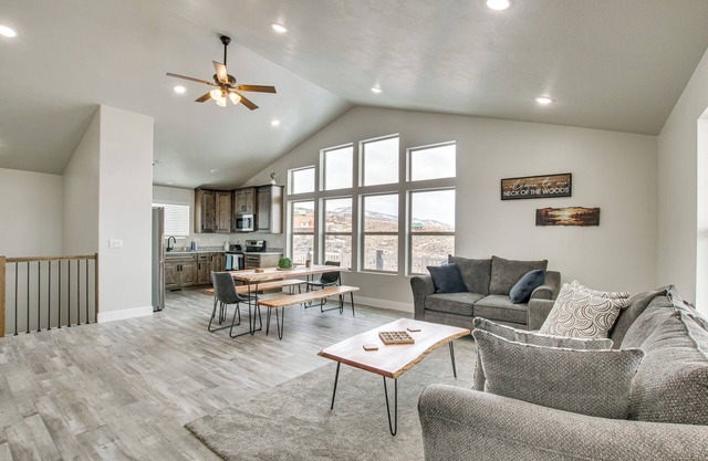 2 Mi to Bear Lake: Mtn-View Gem in Garden City