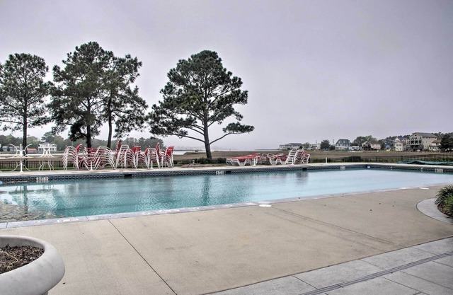 2 Mi to Bethany Beach: Condo w/ Deck & Pool Access
