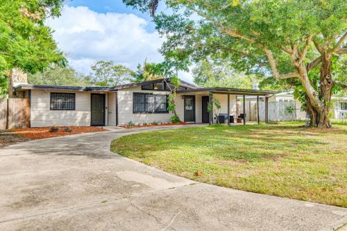 2 Mi to Cocoa Riverfront Park Home with Patio!